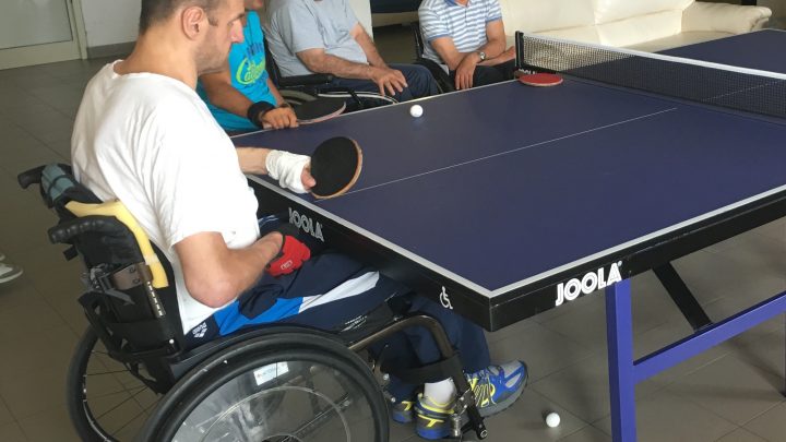 ALFIO UDA RIPRENDE A “VIVERE” LO SPORT. IL VIDEO DELLA SUA PRIMA LEZIONE DI TENNISTAVOLO