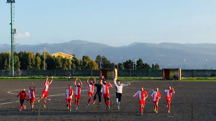 Calcio 2a Categoria G. L’Aidomaggiorese blocca al 90′ la scalata del Sedilo: il derby termina 2 2
