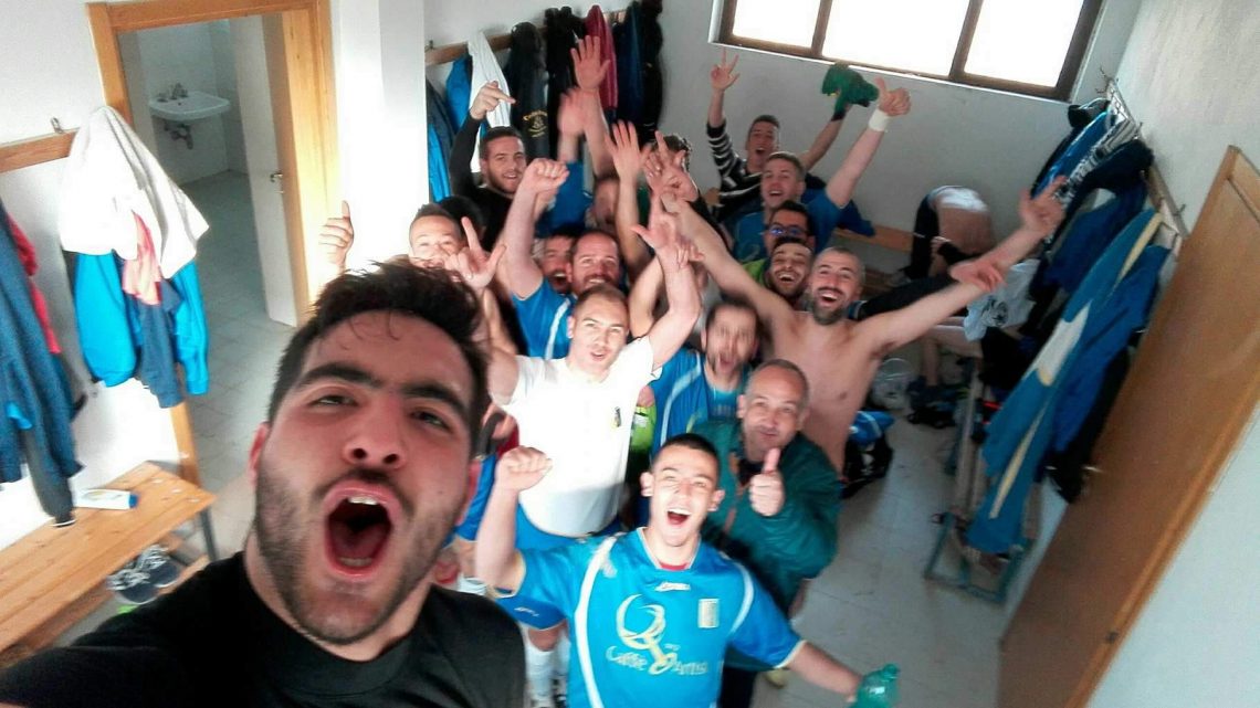 I selfie di Guilcersport. La grande festa dei giocatori del Cuglieri dopo la vittoria di domenica scorsa nel derby contro il Montiferru