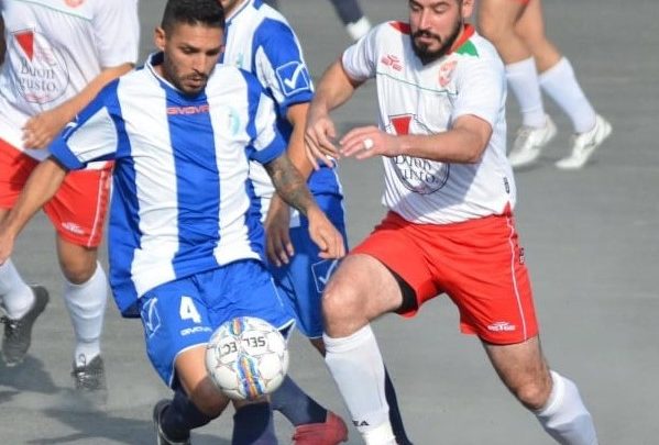 CALCIO 2a CATEGORIA E/Per il Simaxis che inizia oggi a lavorare ecco il centrocampista Roberto Congiu