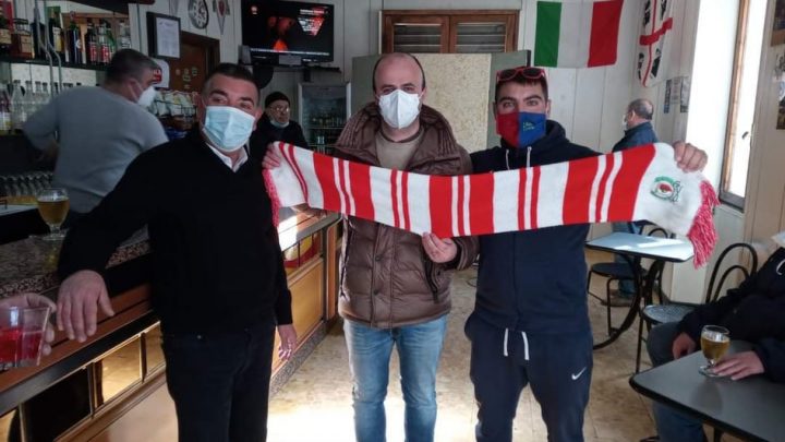 SPORT E SOLIDARIETÀ / La Tharros ha consegnato oggi degli aiuti alla comunità di Bitti 