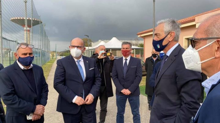 Chiusa stasera ad Oristano l’intensa giornata in Sardegna del  presidente della FIGC Gabriele Gravina