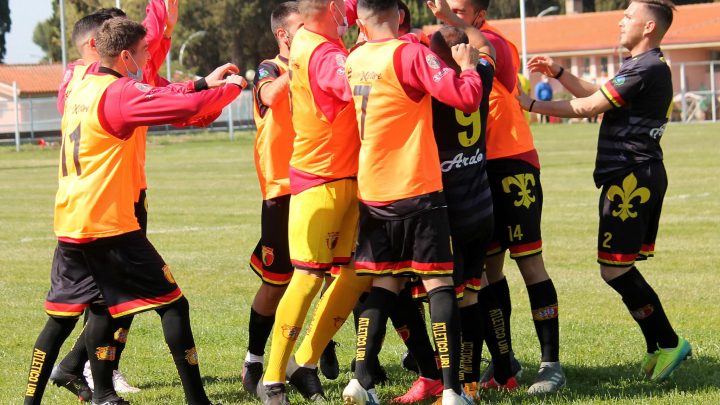 CALCIO ECCELLENZA / L’Atletico Uri fa sul serio ed espugna Guspini : doppietta di Ravot e rete di Tedde