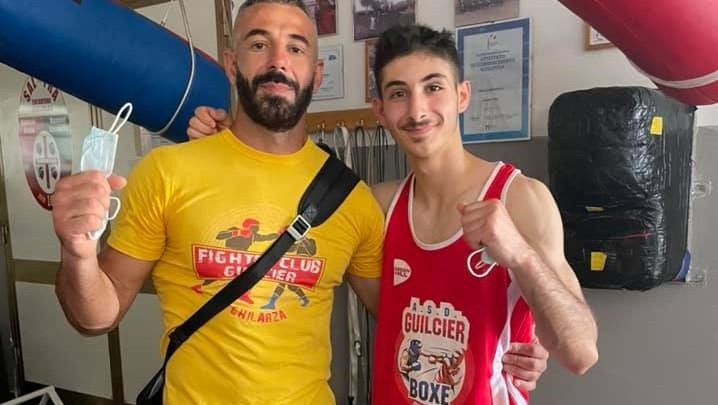 BOXE/ Ottima prova all’ esordio per il giovane pugile ghilarzese Enrico Deligia sul ring di Porto Torres   