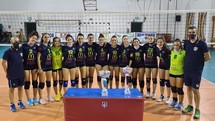 TRIPLETE GYMLAND/ Le oristanesi sul podio più alto nei tornei provinciali Under 15 -17- 19 femminili di volley 