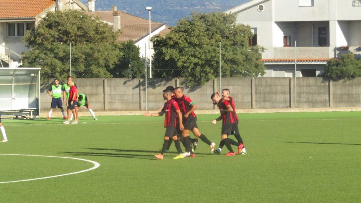 CALCIO 1A CATEGORIA D/  Abbasanta solitaria in vetta dopo il successo sull’ Oristanese per 2-1