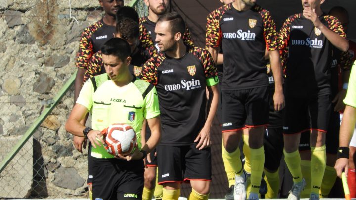 CALCIO ECCELLENZA / Gli arbitri della  5° di andata: Senes per il  testacoda Monastir-Taloro, Pili al “Frogheri” dirige Nuorese-Bosa