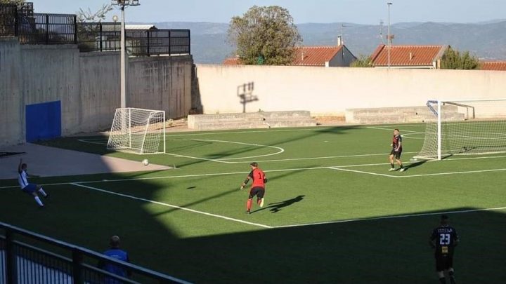 CALCIO 1A CATEGORIA D/  La domenica speciale di Eddy Tola del Silanus che ha segnato un gol capolavoro all’Atletico Bono