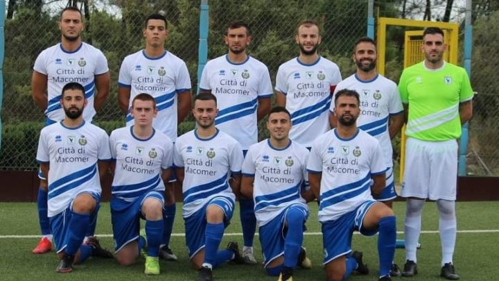 CALCIO ROMOZIONE B/ La Macomerese fa il  tris: vince a Buddusò per 0-2 e resta in vetta a punteggio pieno