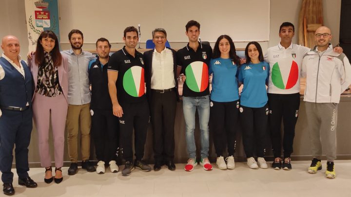 Il Comune di Cabras e il Circolo Nautico Oristano hanno premiato ieri ” i Giganti dello Sport” di Canottaggio e Canoa