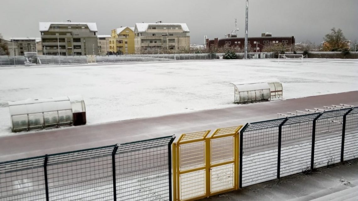 ARRIVA LA NEVE/ Campi di calcio imbiancati nel centro Sardegna